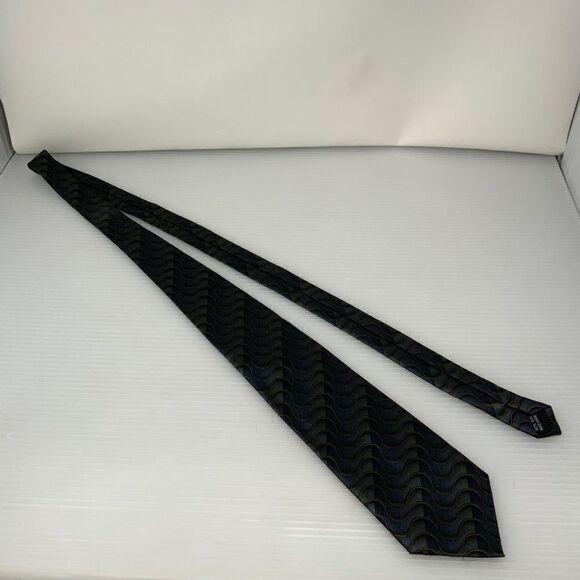 Pierre Cardin Mens Tie Green & Navy Striped/Wavy Business Work Necktie (E3) - Picture 2 of 5